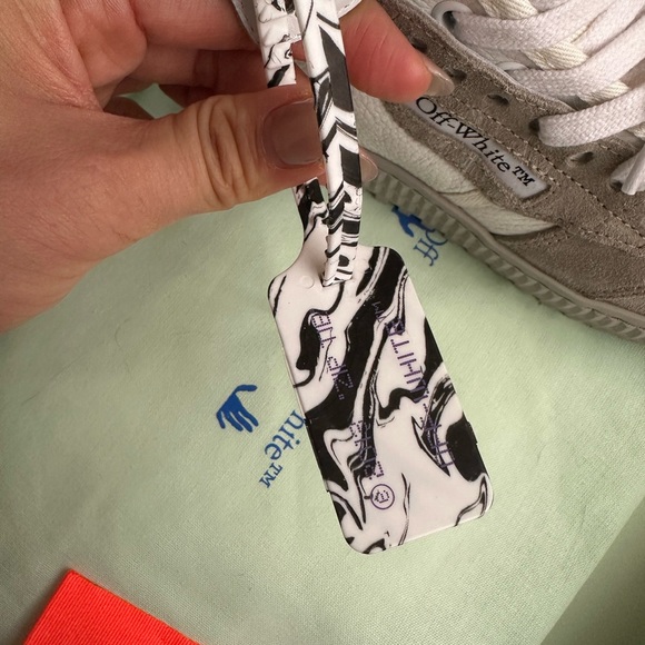 Off-white and grey off-court 3.0 sneakers - Picture 7 of 9